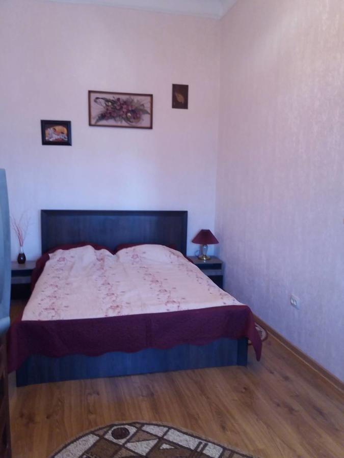 Apartment On Zarvanskaya In Old Town คาเมียเนตส์-โปดิลสกี ภายนอก รูปภาพ