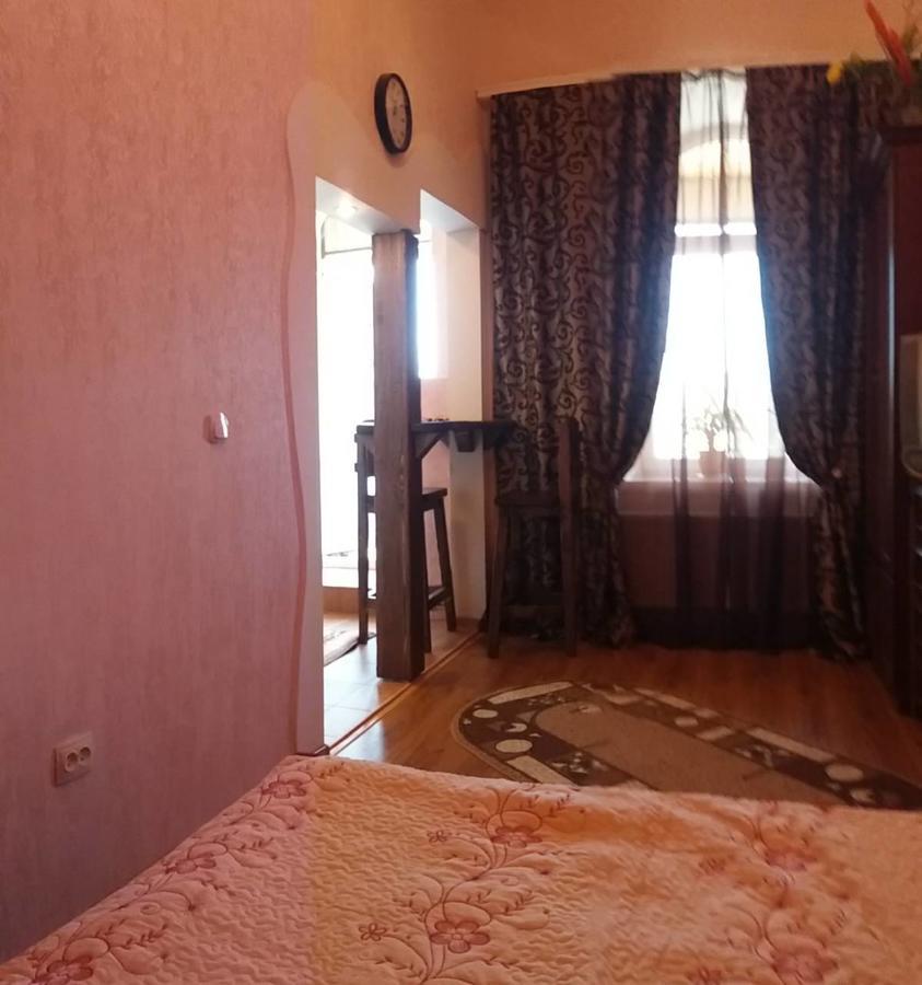 Apartment On Zarvanskaya In Old Town คาเมียเนตส์-โปดิลสกี ภายนอก รูปภาพ